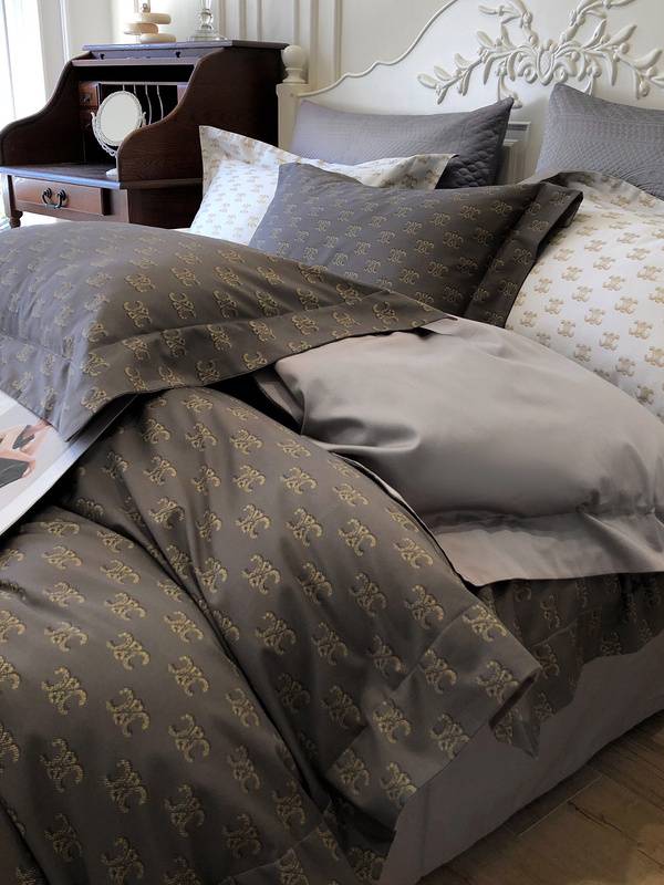 Elegant Grey Patterned Bedding Set - Luxury Home Decor