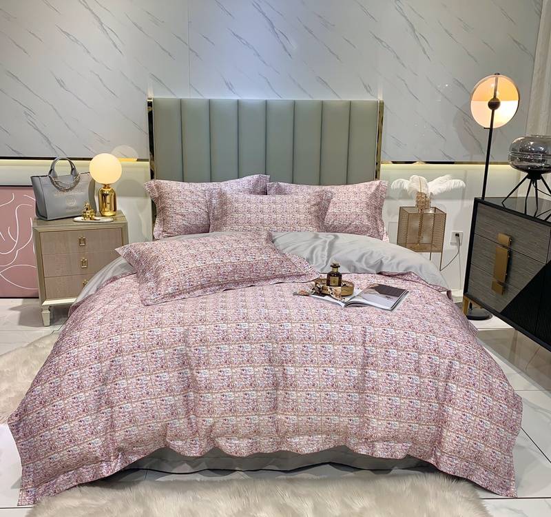 Pink Textured Bedding Set - Luxurious Comfort