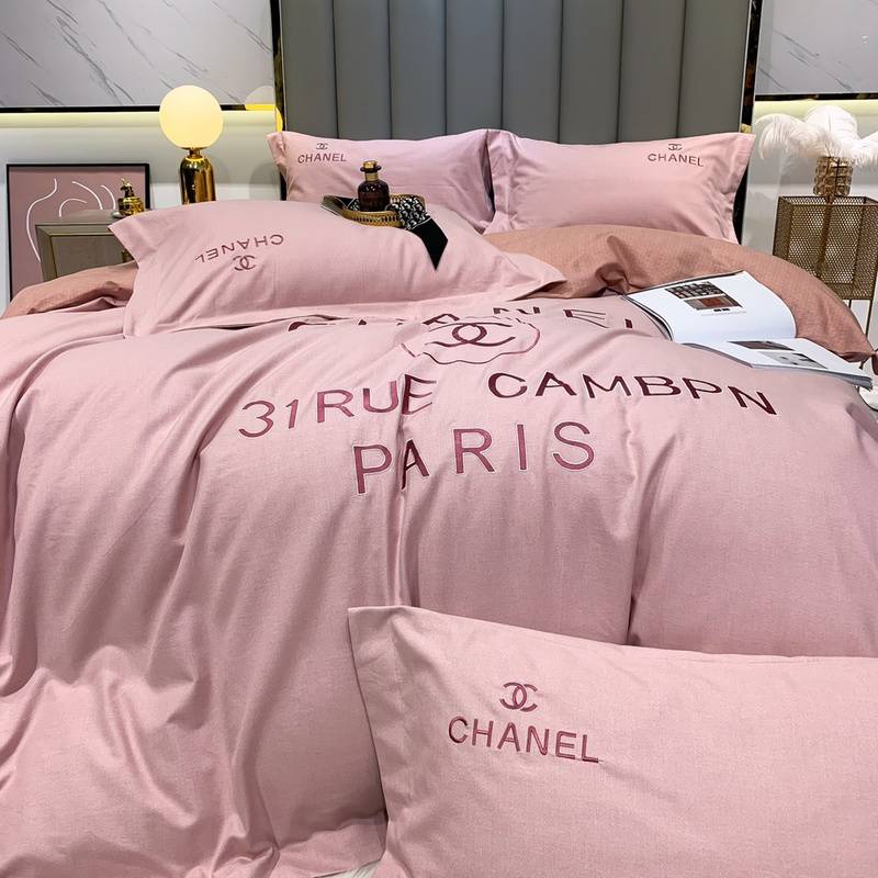 High-End Pink Bedding Set with Chanel Logo-Luxe Comfort