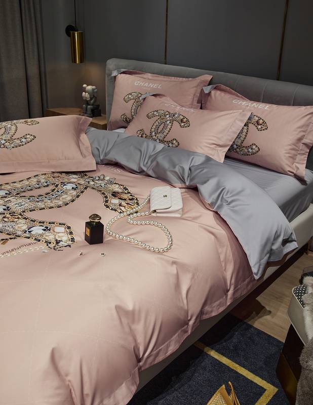 High-End Pink Bedding with Chanel Motifs - Cozy Chic