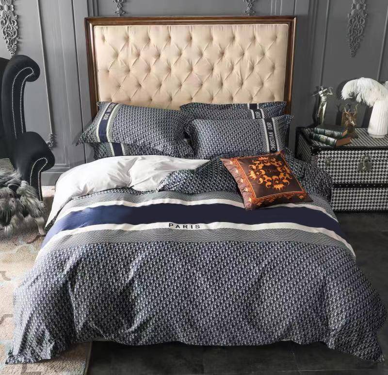 Chic Parisian Bedding Set - Luxurious Houndstooth Pattern