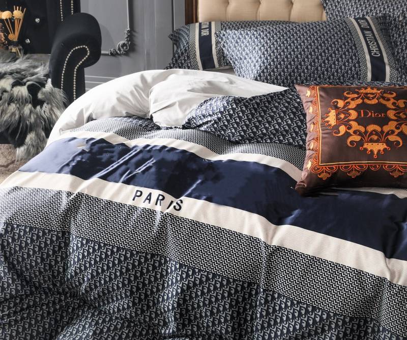 Chic Parisian Bedding Set - Luxurious Houndstooth Pattern