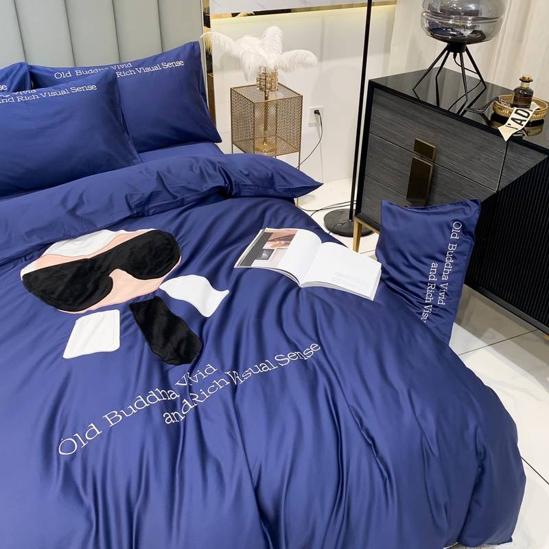 Stylish Navy Blue Bedding Set - Modern Comfort