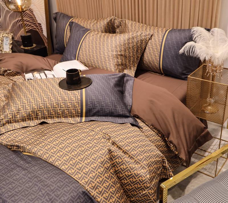 Geometric Pattern Bedding Set - Luxurious Comfort in Brown and Grey