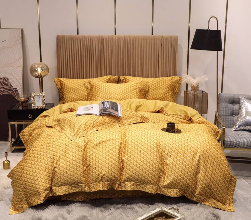 Regal Yellow Bedding Set - Luxurious Quilted Design