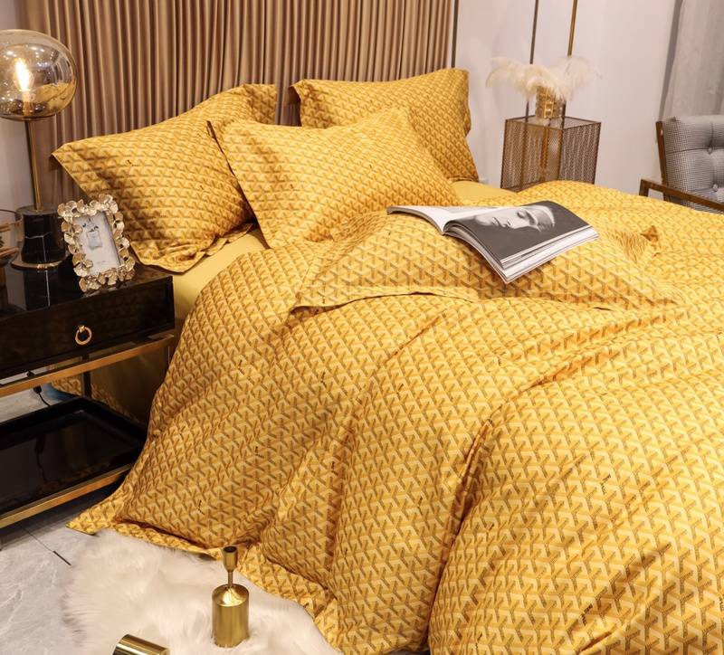 Regal Yellow Bedding Set - Luxurious Quilted Design