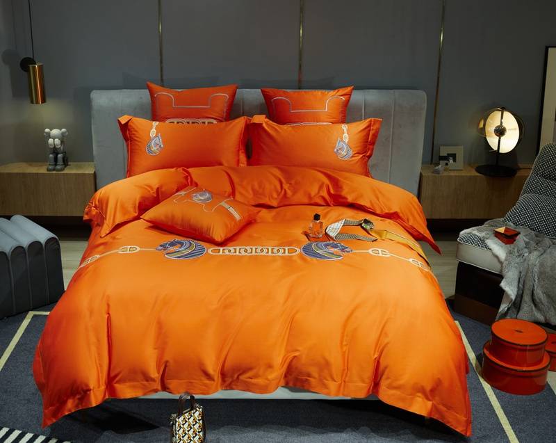 Hermès Vibrant Orange Bedding Set - Luxurious Comfort