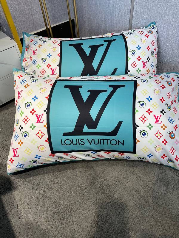 High-End Bedding Set - LV Inspired, Modern and Classic