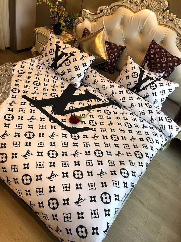 Luxury LV-Inspired Bedding Set - Black & White Elegance