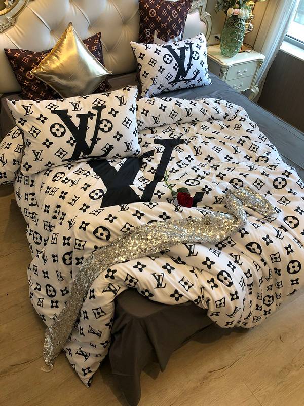 Luxury LV-Inspired Bedding Set - Black & White Elegance