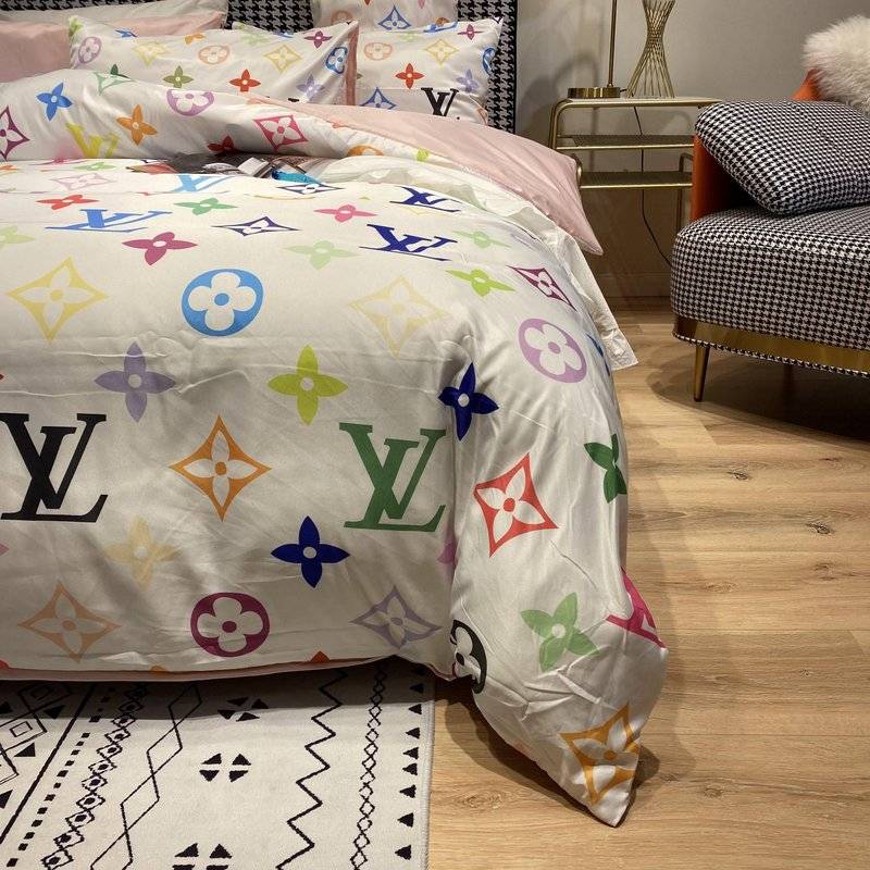 LV-Inspired Colorful Bedding Set - Luxurious and Comfortable