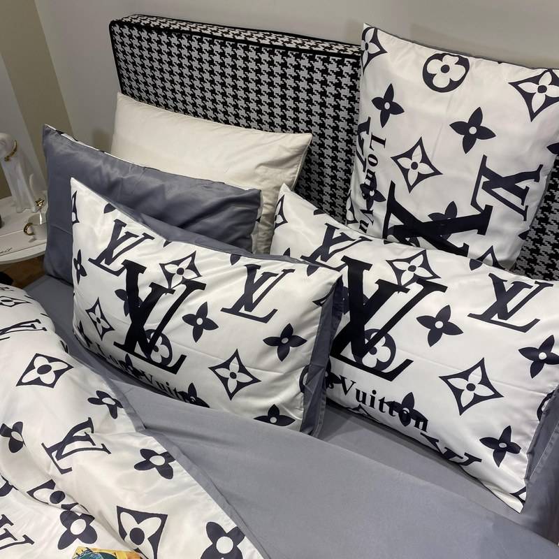 Luxury LV-Inspired Bedding Set - Black & White Elegance