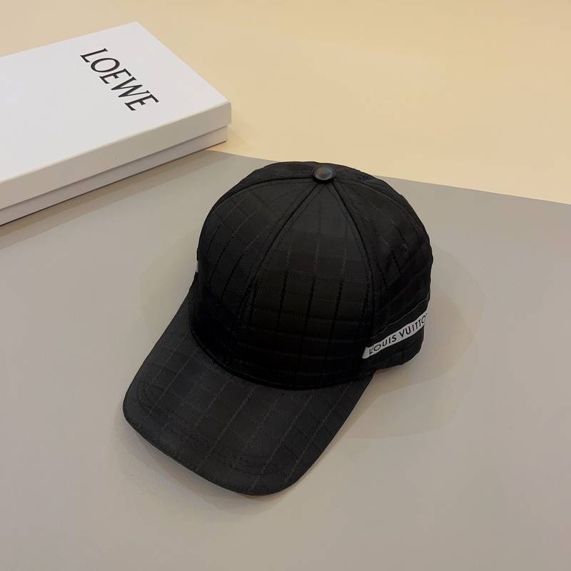  Louis Vuitton Black Baseball Cap with Classic Logo, High-End Fashion