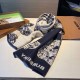 Burberry Luxury Patterned Scarf - Perfect for Cold Weather