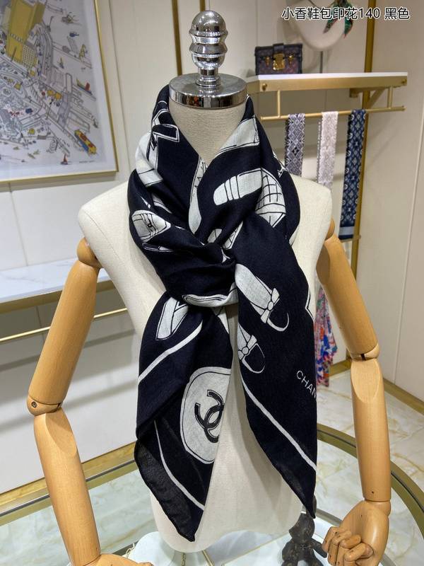 Elegant Fashion Illustration Scarf - Perfect for Any Wardrobe