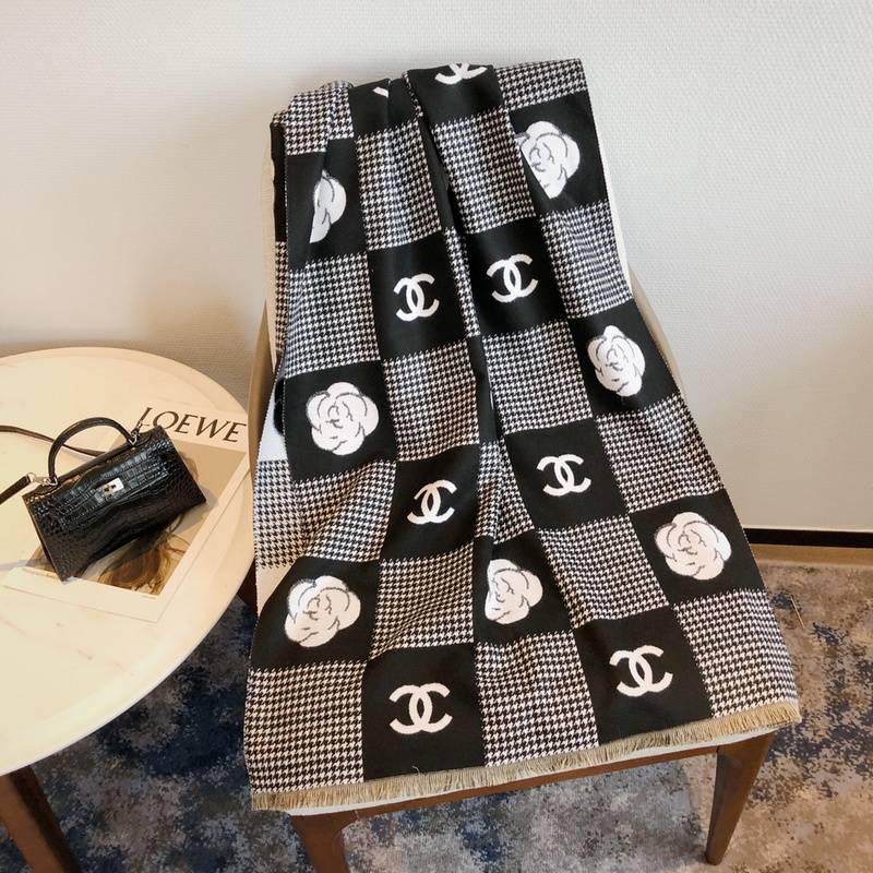 Luxury Brand-Inspired Scarf - Add a Touch of Class to Your Look/Chanel