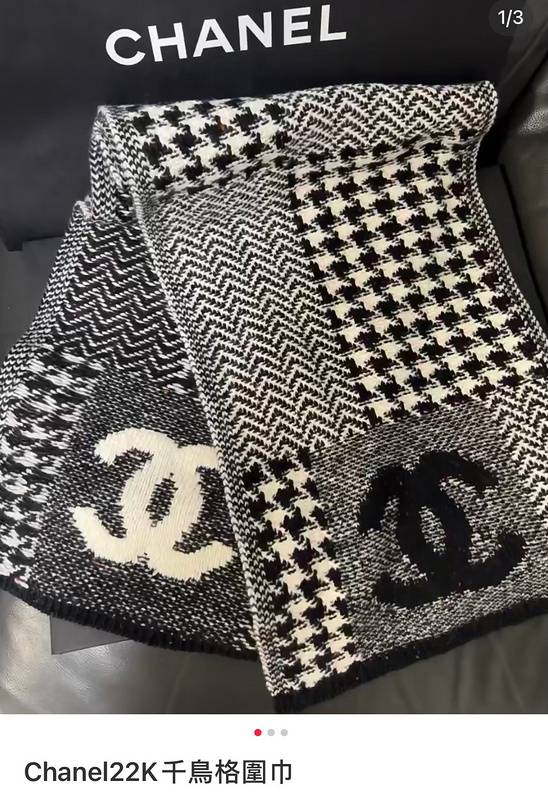 Black & White Houndstooth Scarf - Timeless Elegance for Any Season-Chanel