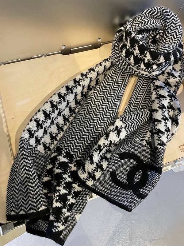 Black & White Houndstooth Scarf - Timeless Elegance for Any Season-Chanel