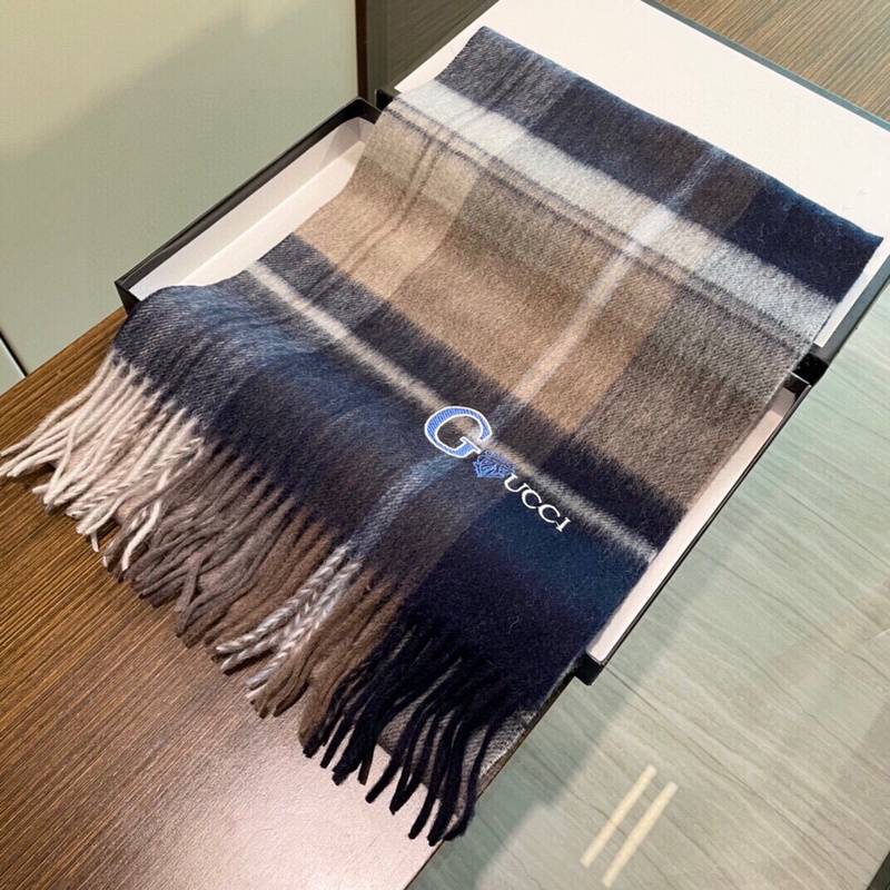 Sophisticated Brand-Inspired Scarf - A Winter Wardrobe Essential