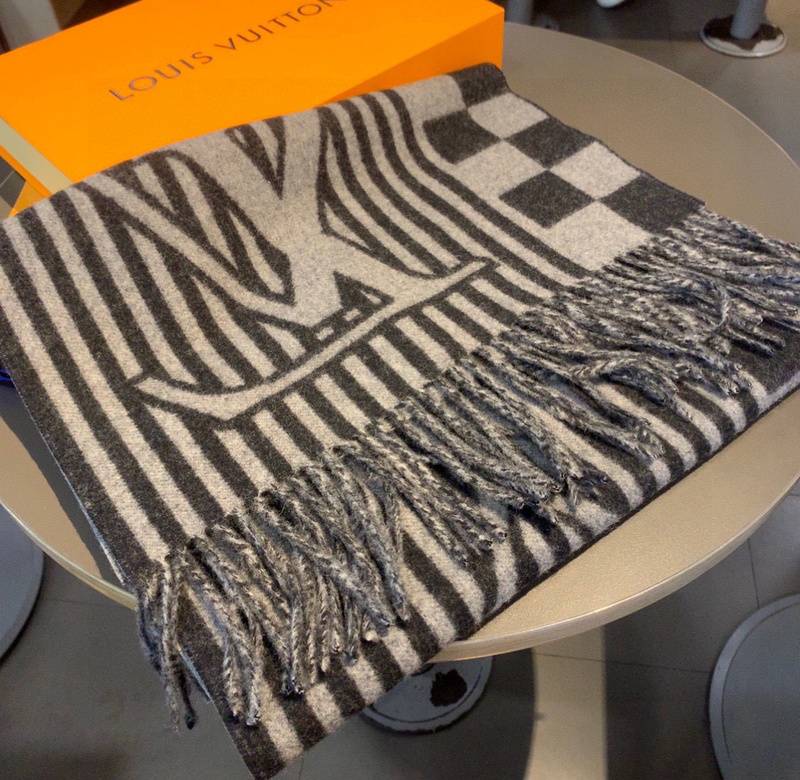 Elegant Brand-Inspired Scarf with Striped Design-LV