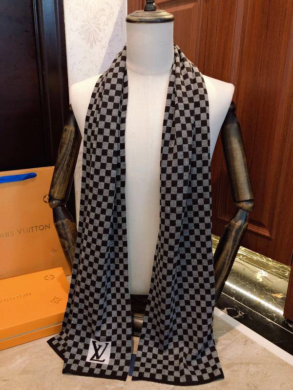 Black & White Checkered Scarf - A Timeless Fashion Statement-LV