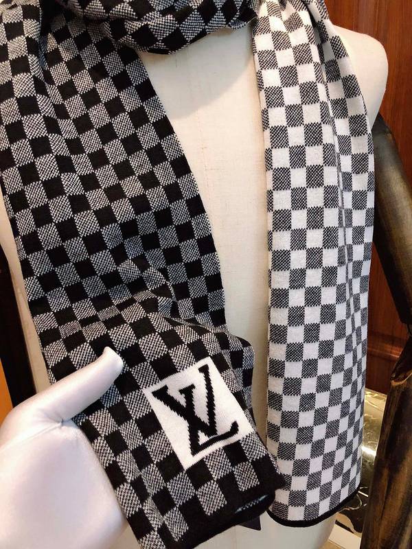 Black & White Checkered Scarf - A Timeless Fashion Statement-LV