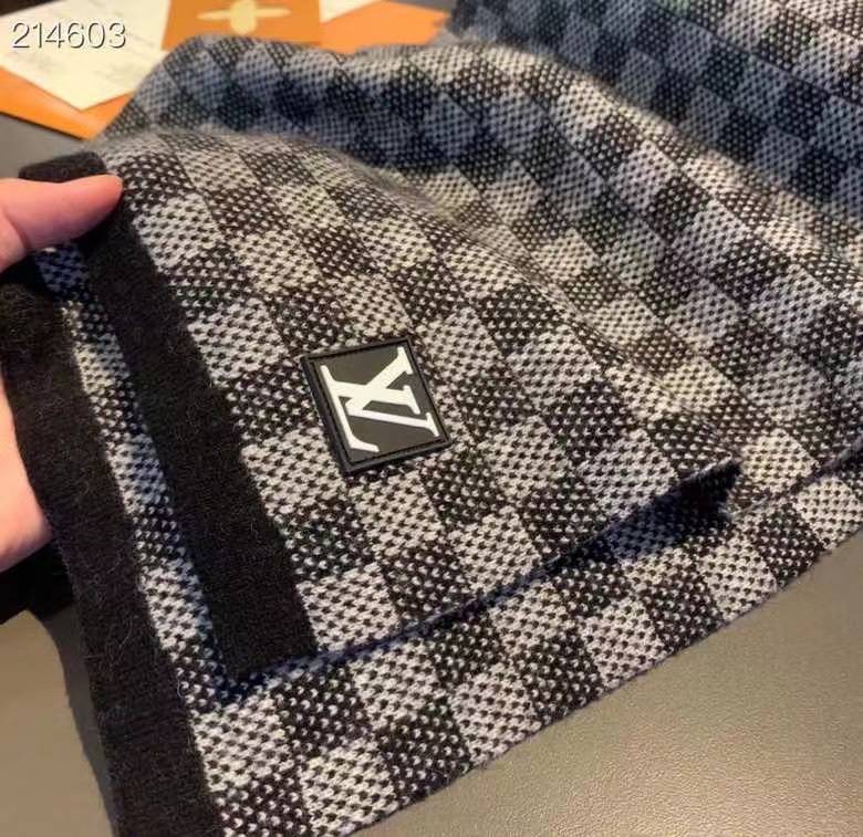 LV Checkered Scarf - Timeless Design for the Modern Wardrobe #ClassicScarf