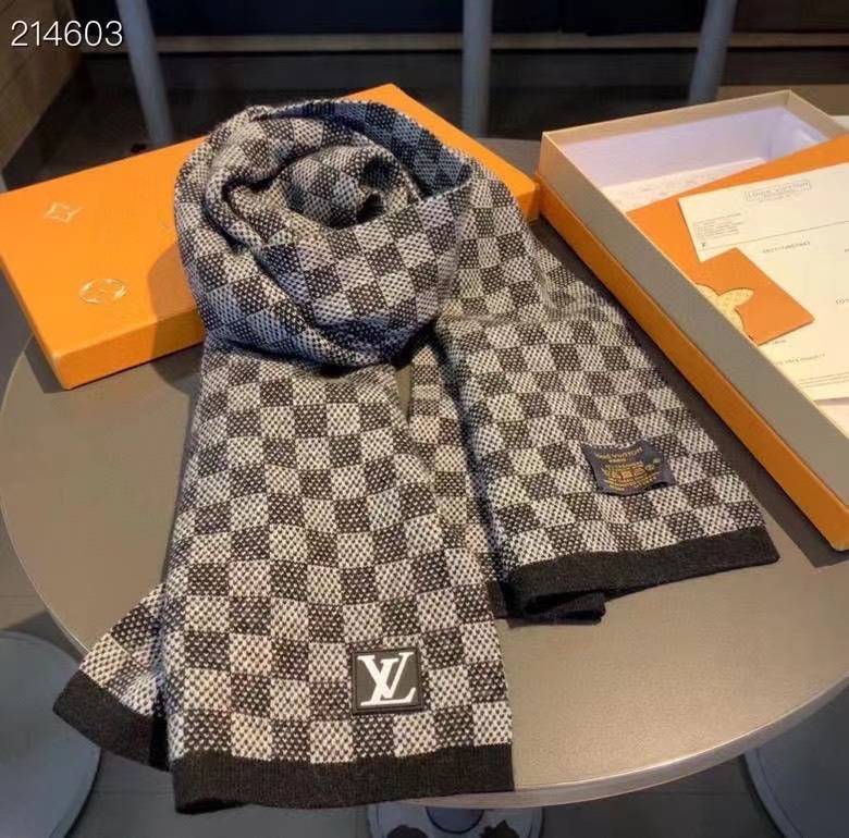 LV Checkered Scarf - Timeless Design for the Modern Wardrobe #ClassicScarf