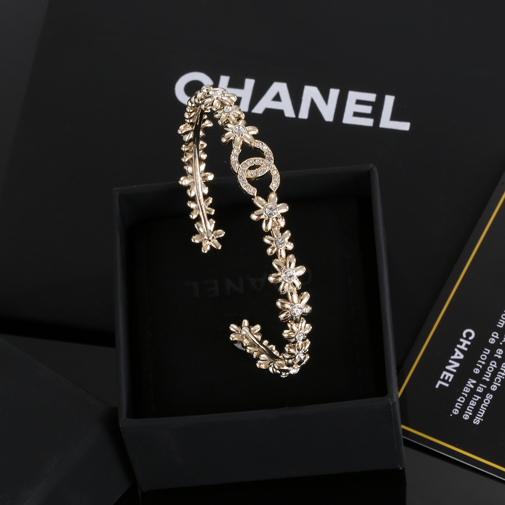 Chanel-Inspired Floral Cuff Bracelet - Gold Tone Elegance