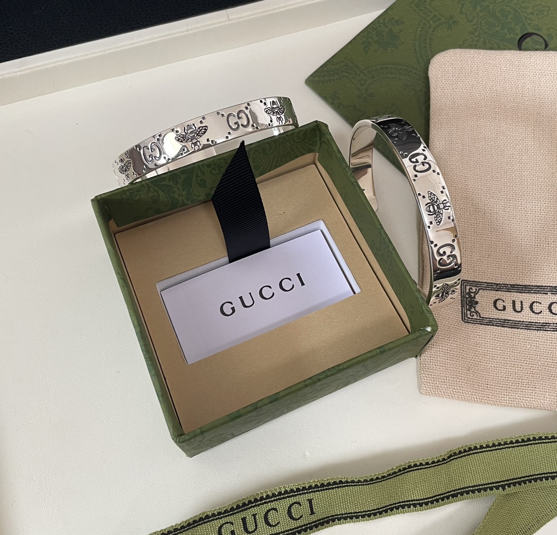 Gucci's Silver Elegance: Engraved Bee Cuff Bracelet