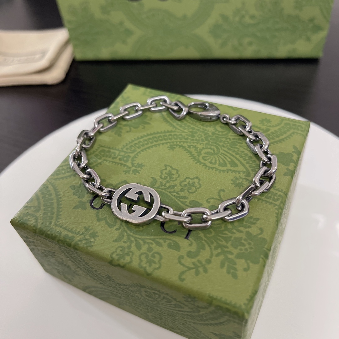 Gucci's Classic Silver: Interlocking G Chain Bracelet