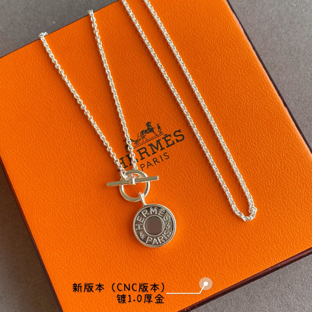 Hermès Elegance: Silver 'H' Disc Pendant Necklace