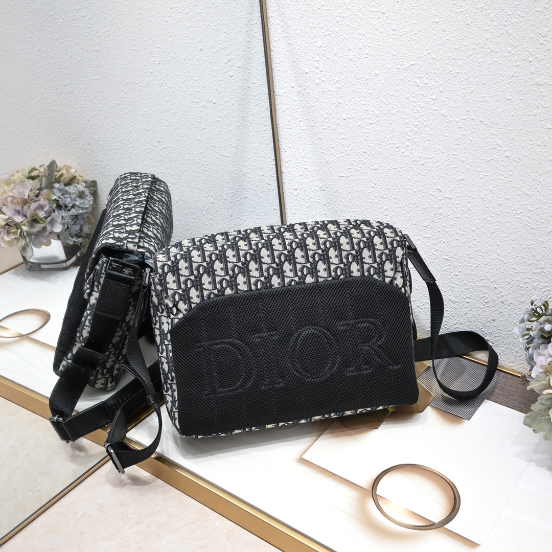 Dior Oblique Pattern Crossbody Bag, 2023 Authentic Dior Shoulder Bag, #DiorOblique #CrossbodyTrend