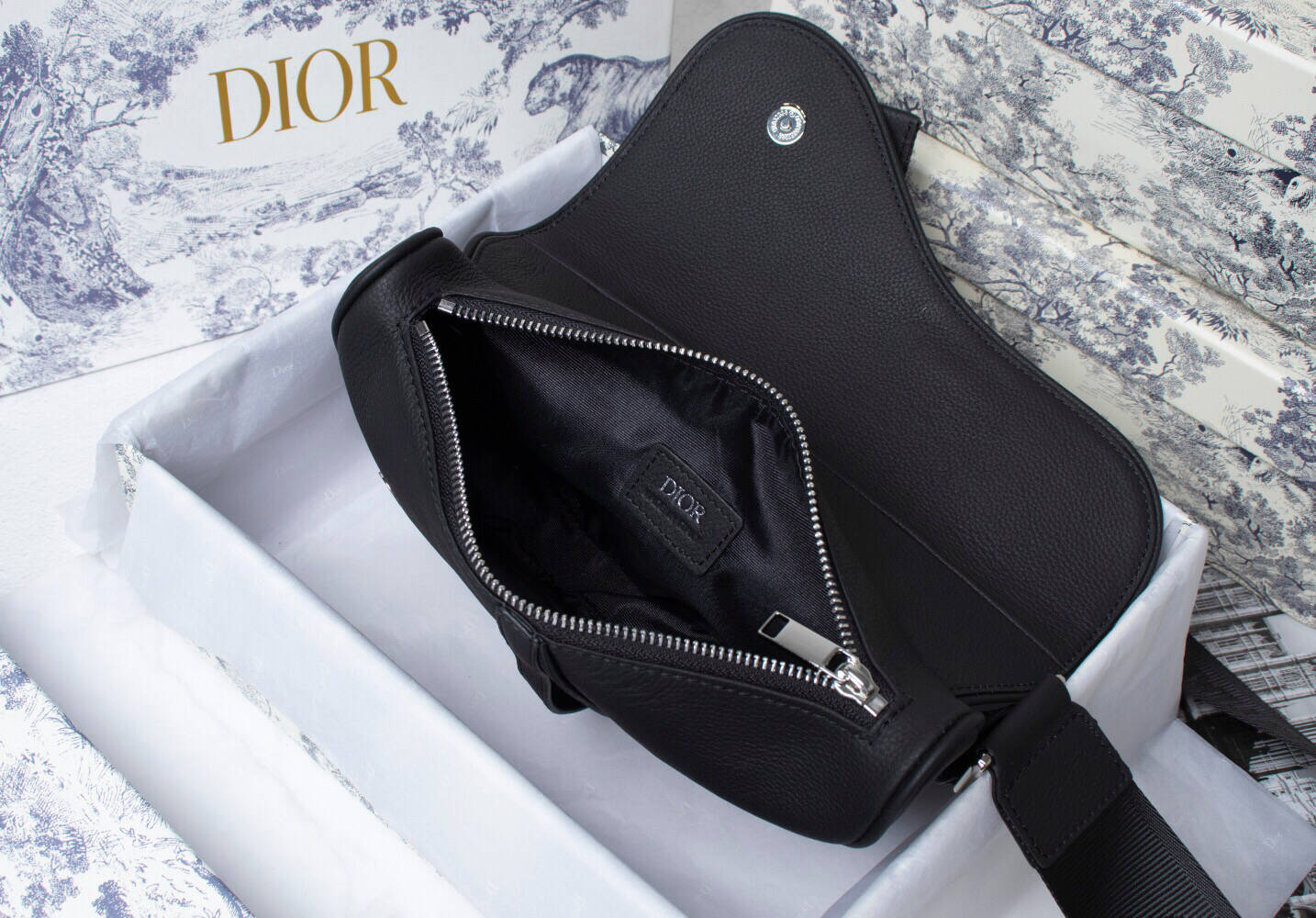 Dior Black Saddle Bag, 2023 Authentic Dior Crossbody Bag, #DiorSaddle #CrossbodyBagTrend