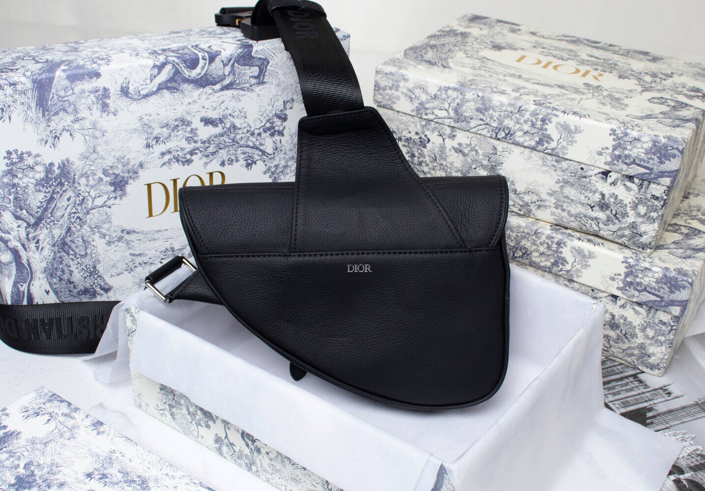 Dior Black Saddle Bag, 2023 Authentic Dior Crossbody Bag, #DiorSaddle #CrossbodyBagTrend