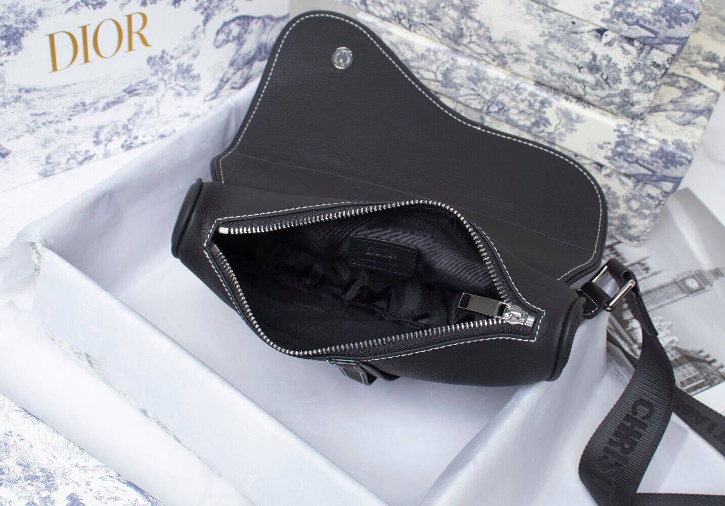 DIOR Stylish Saddle Bag - Classic Black, Premium Quality