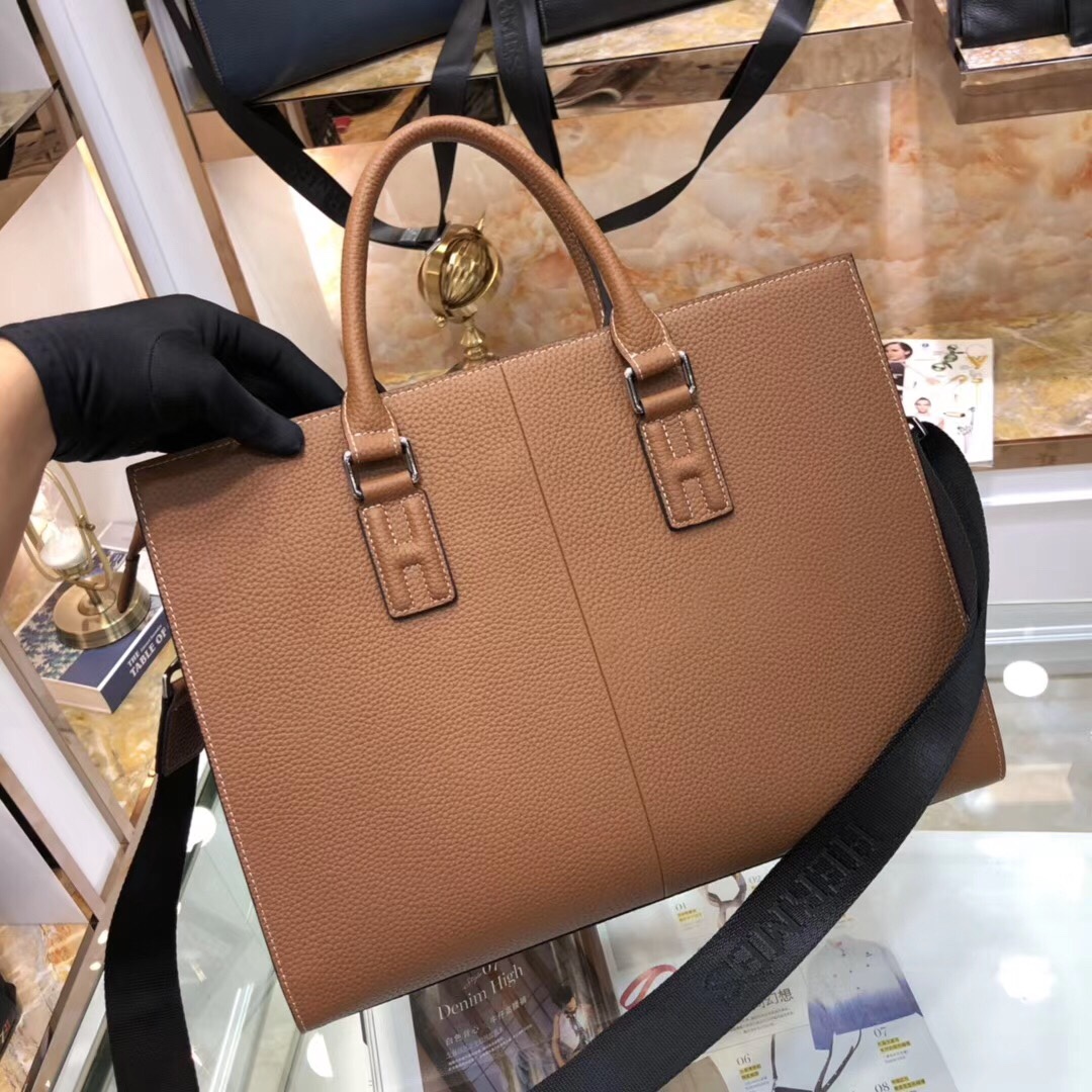 Hermès Tan Leather Tote | Luxury Fashion Must-Have |