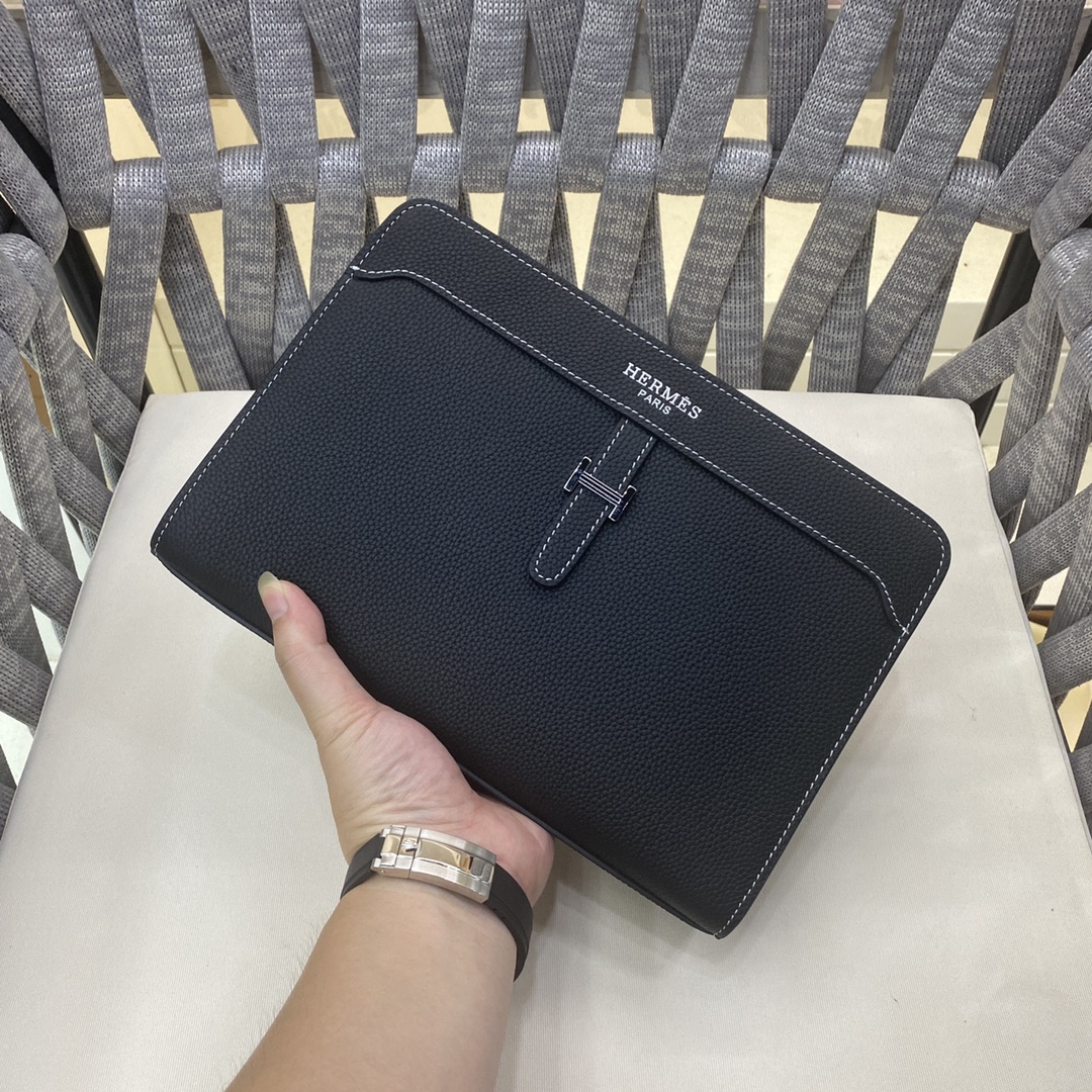 Hermès Black Leather Clutch | Parisian Elegance |