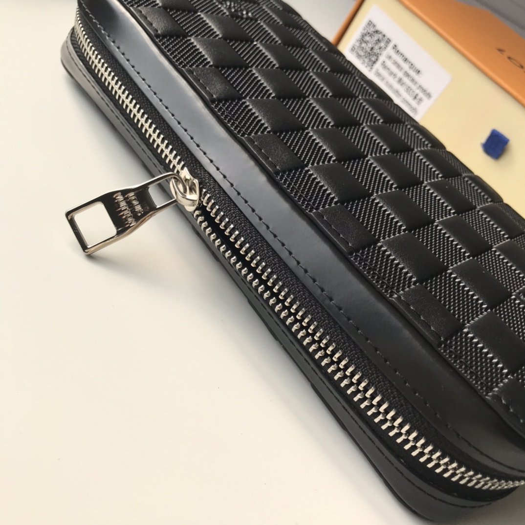 Louis Vuitton Black Wallet - Luxury Weave Design