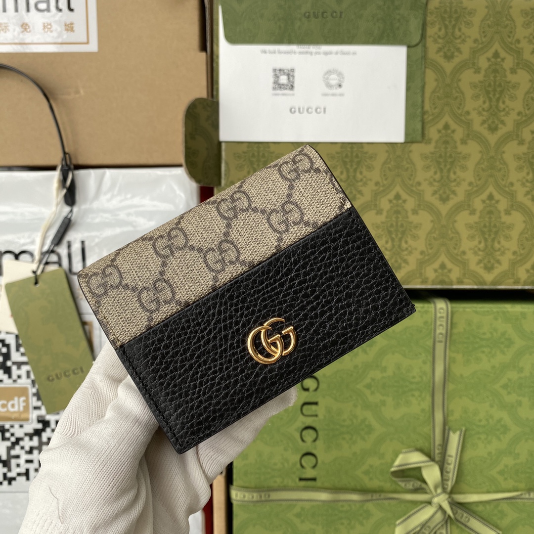 Elegant Gucci Wallet - Beige GG Pattern, Black, Gold GG Buckle