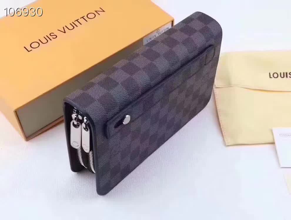 Louis Vuitton Damier Graphite Pouch - High-End Fashion Accessory